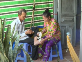  - Chuyến xe nhân ái: Người đàn ông Cần Thơ ba lần gặp nạn vẫn gắng gượng chạy xe ôm nuôi cả gia đình