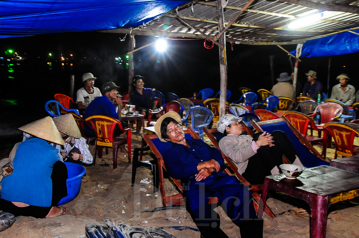 Bến cá lao xao ngôi chợ quê miền dân dã - 8