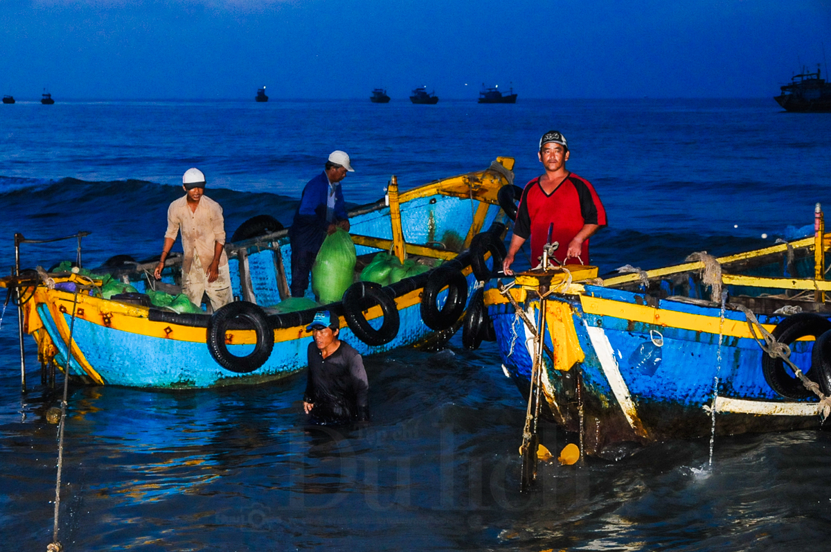 Bến cá lao xao ngôi chợ quê miền dân dã - 2