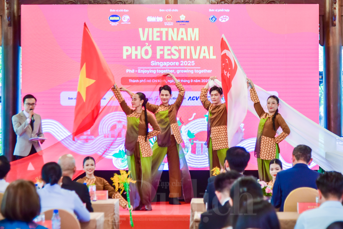 Đại sứ Hoa hồi vàng cùng phở chinh phục đảo quốc Sư tử - 3