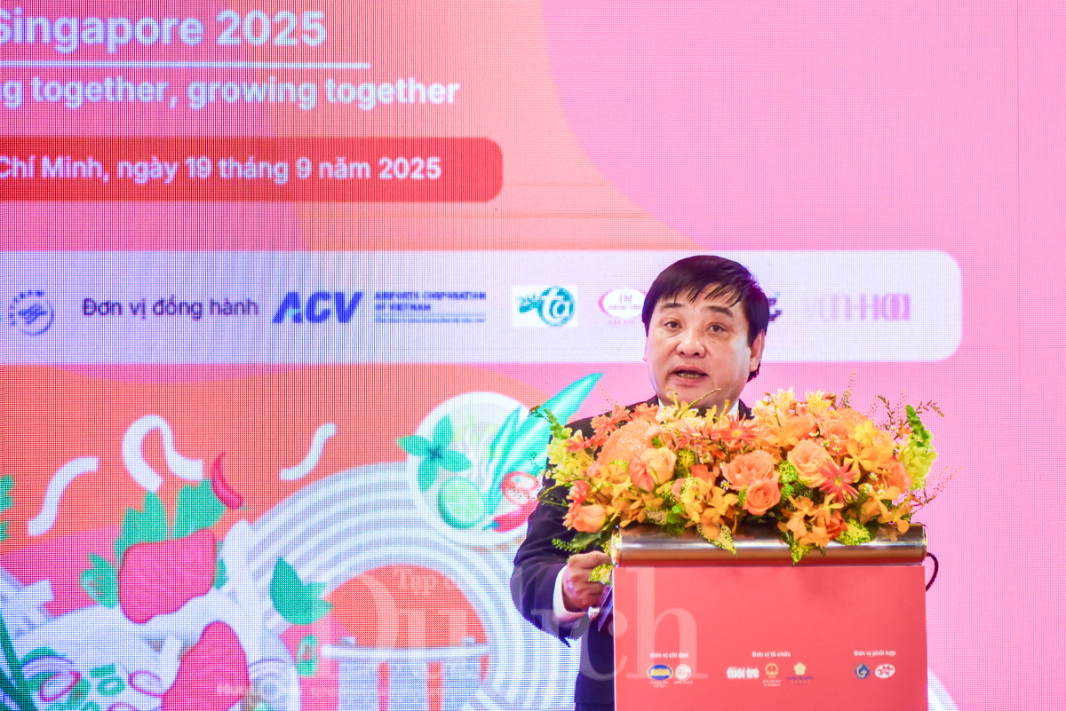 Đại sứ Hoa hồi vàng cùng phở chinh phục đảo quốc Sư tử - 2