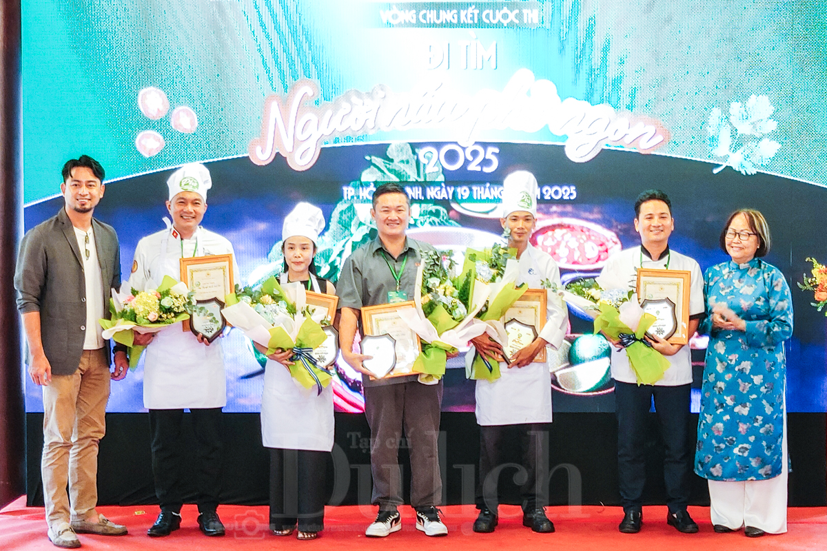 Đại sứ Hoa hồi vàng cùng phở chinh phục đảo quốc Sư tử - 5