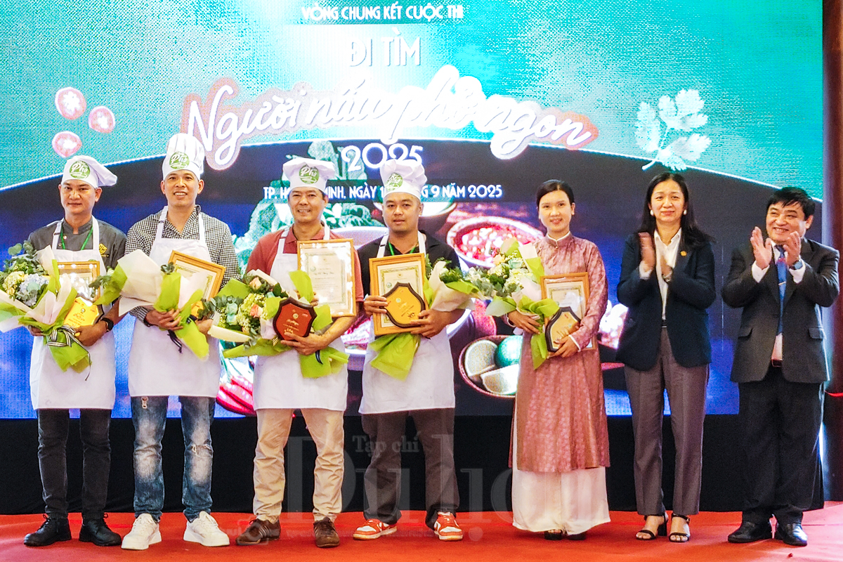 Đại sứ Hoa hồi vàng cùng phở chinh phục đảo quốc Sư tử - 1