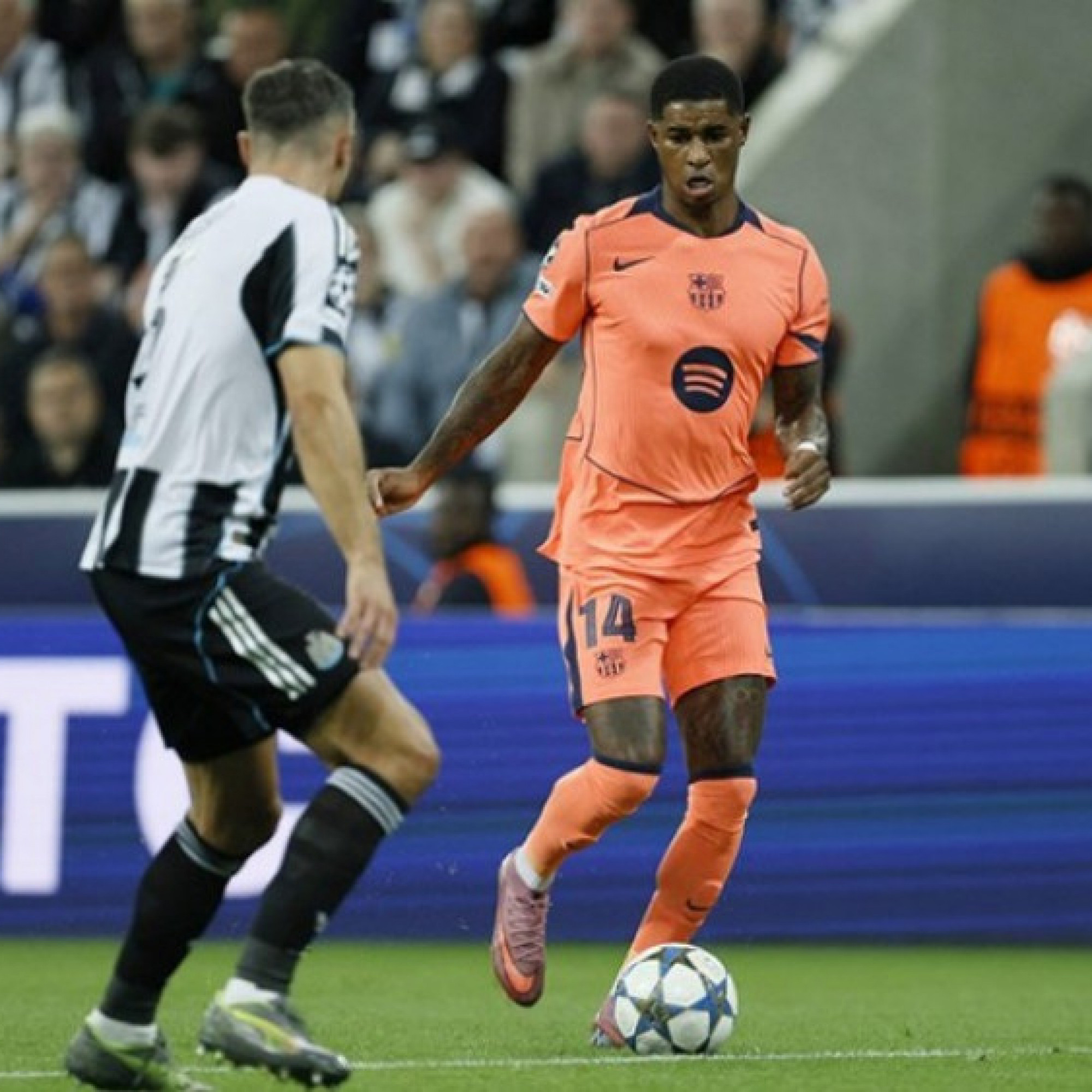  - Video bóng đá Newcastle - Barcelona: "Chích chòe" lấn lướt (Cúp C1)