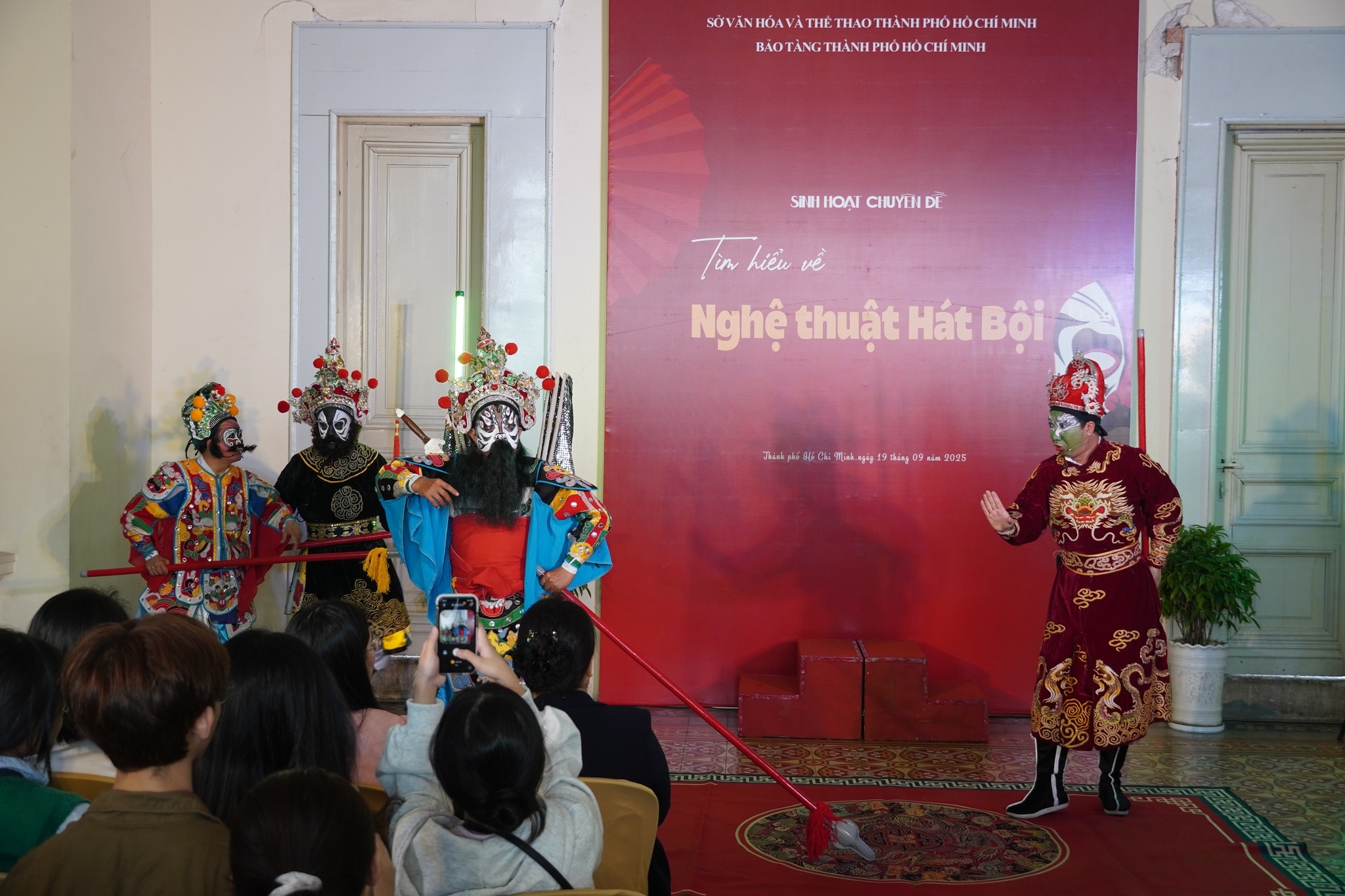 Đưa loại hình sân khấu truyền thống độc đáo đến thế hệ trẻ TP.HCM - 2