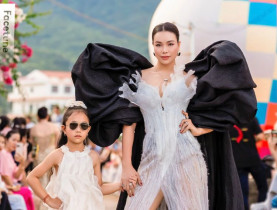  - Trà Ngọc Hằng catwalk cùng con gái