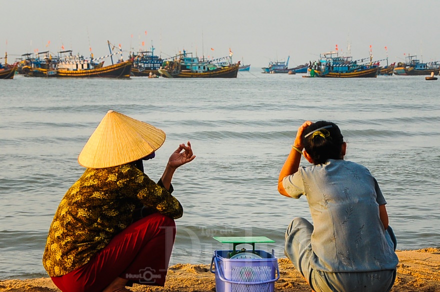 Bến cá lao xao ngôi chợ quê miền dân dã - 11