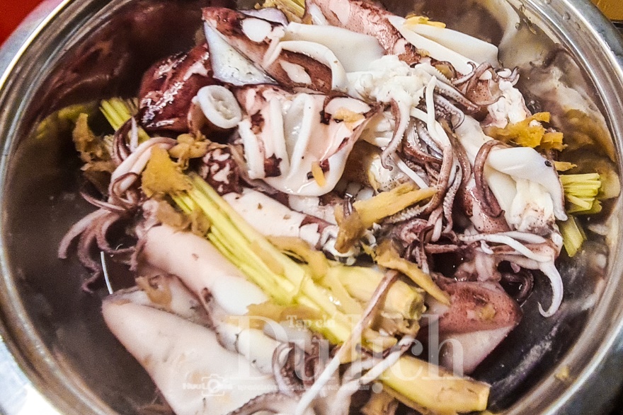 Bến cá lao xao ngôi chợ quê miền dân dã - 16
