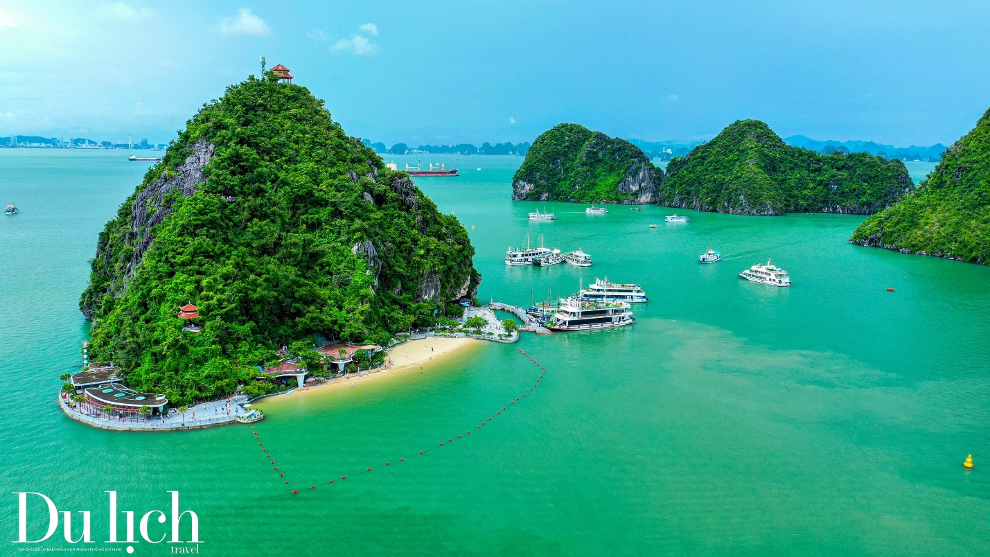 vinh ha long:  ve dep ky vi lam say long du khach muon phuong - 10