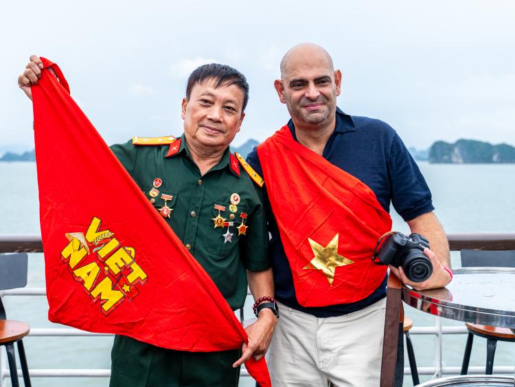 Những vị khách đặc biệt trên chuyến du thuyền tham quan vịnh Hạ Long