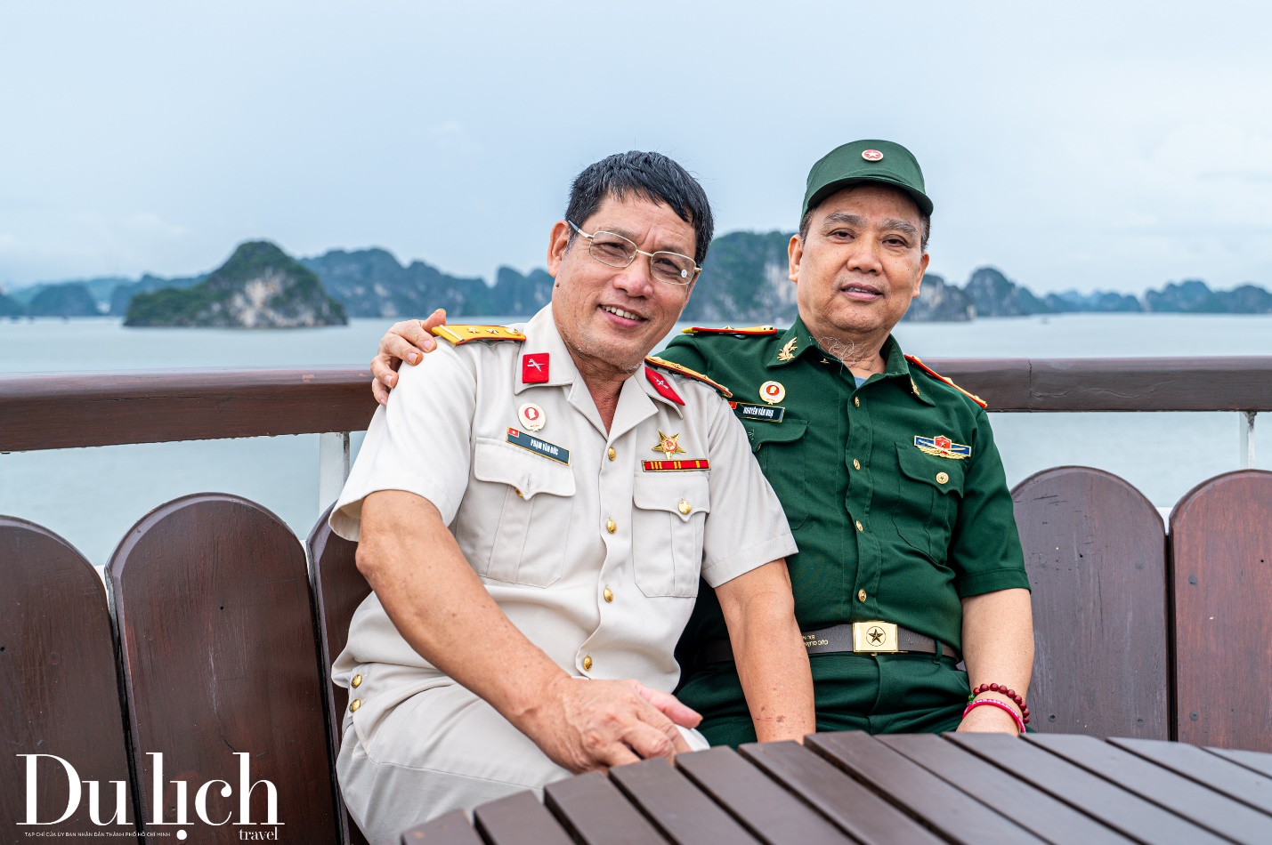 nhung vi khach dac biet tren chuyen du thuyen tham quan vinh ha long - 6