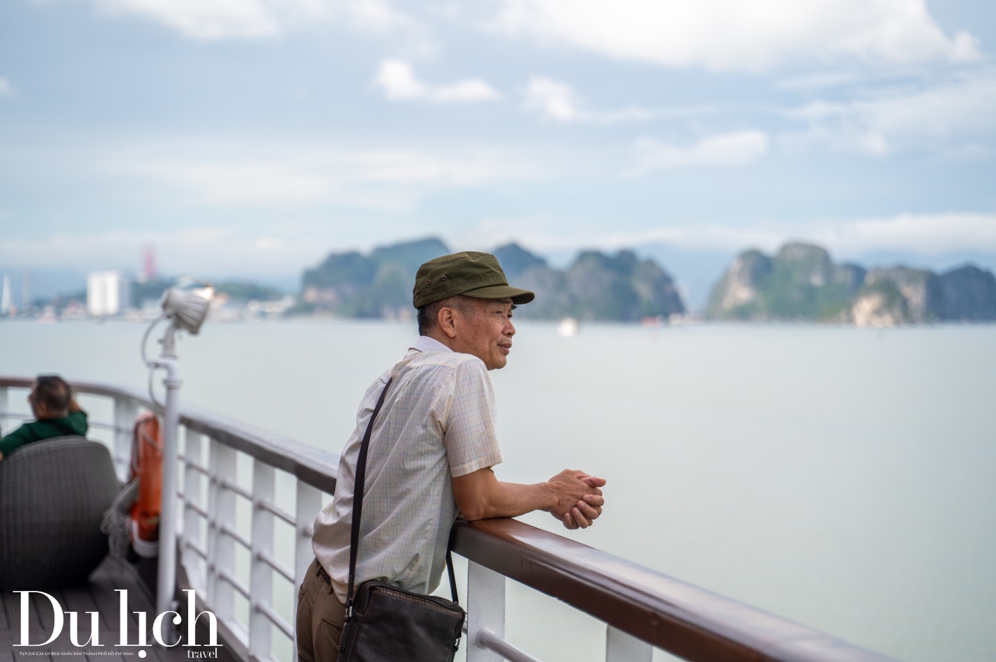 nhung vi khach dac biet tren chuyen du thuyen tham quan vinh ha long - 4