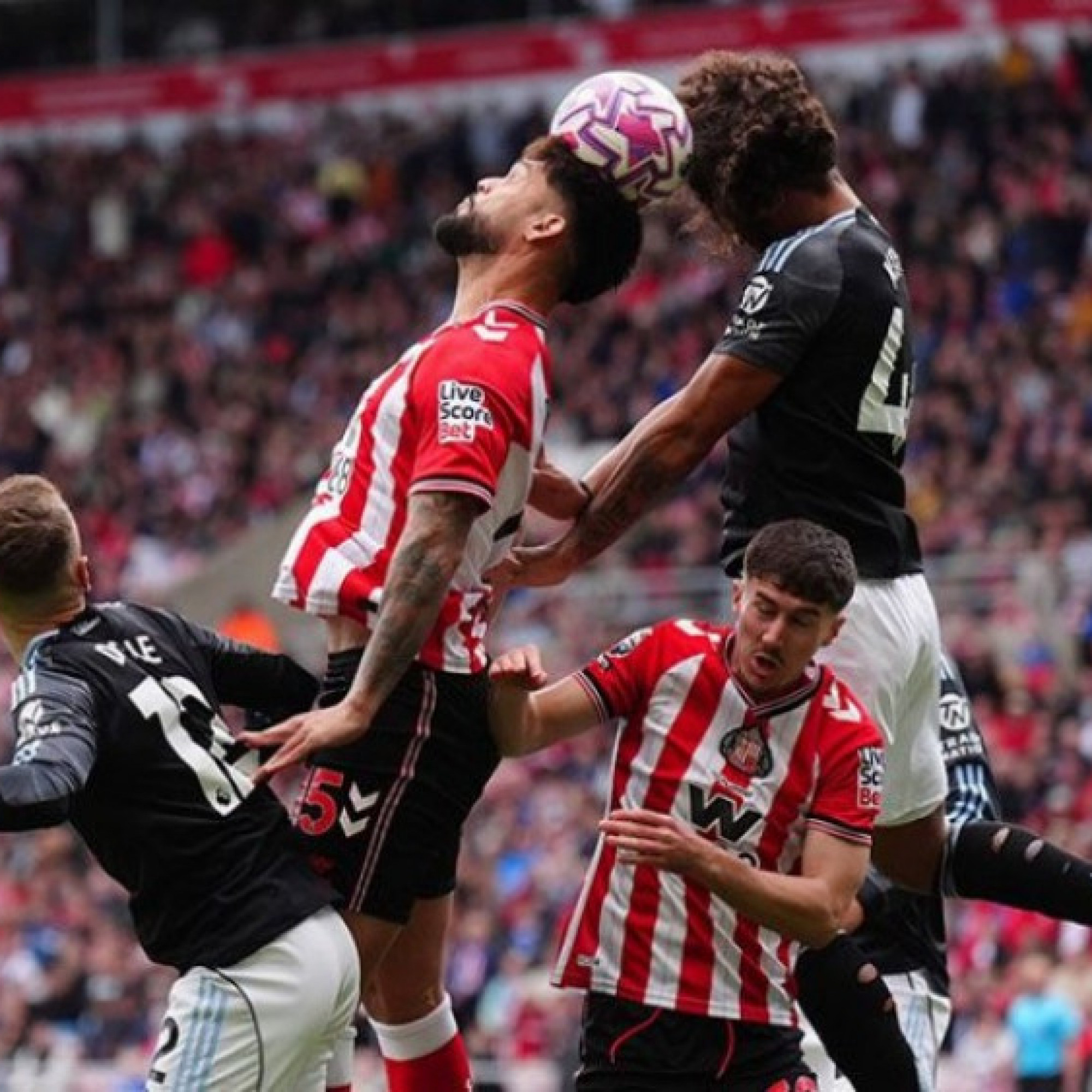  - Kết quả bóng đá Sunderland - Aston Villa: Quả cảm với 10 người, bằng điểm Chelsea (Ngoại hạng Anh)
