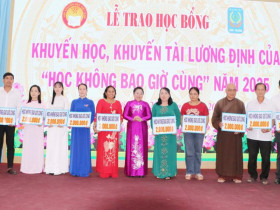  - Công ty Xổ số kiến thiết Sóc Trăng tài trợ học bổng Lương Định Của gần 2 tỷ đồng