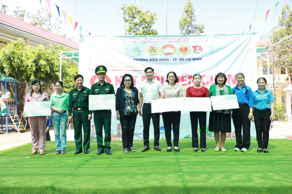 TP.HCM bước vào đợt 2 chuỗi hoạt động “Ngày hội non sông - Dân tộc kết đoàn” - 4