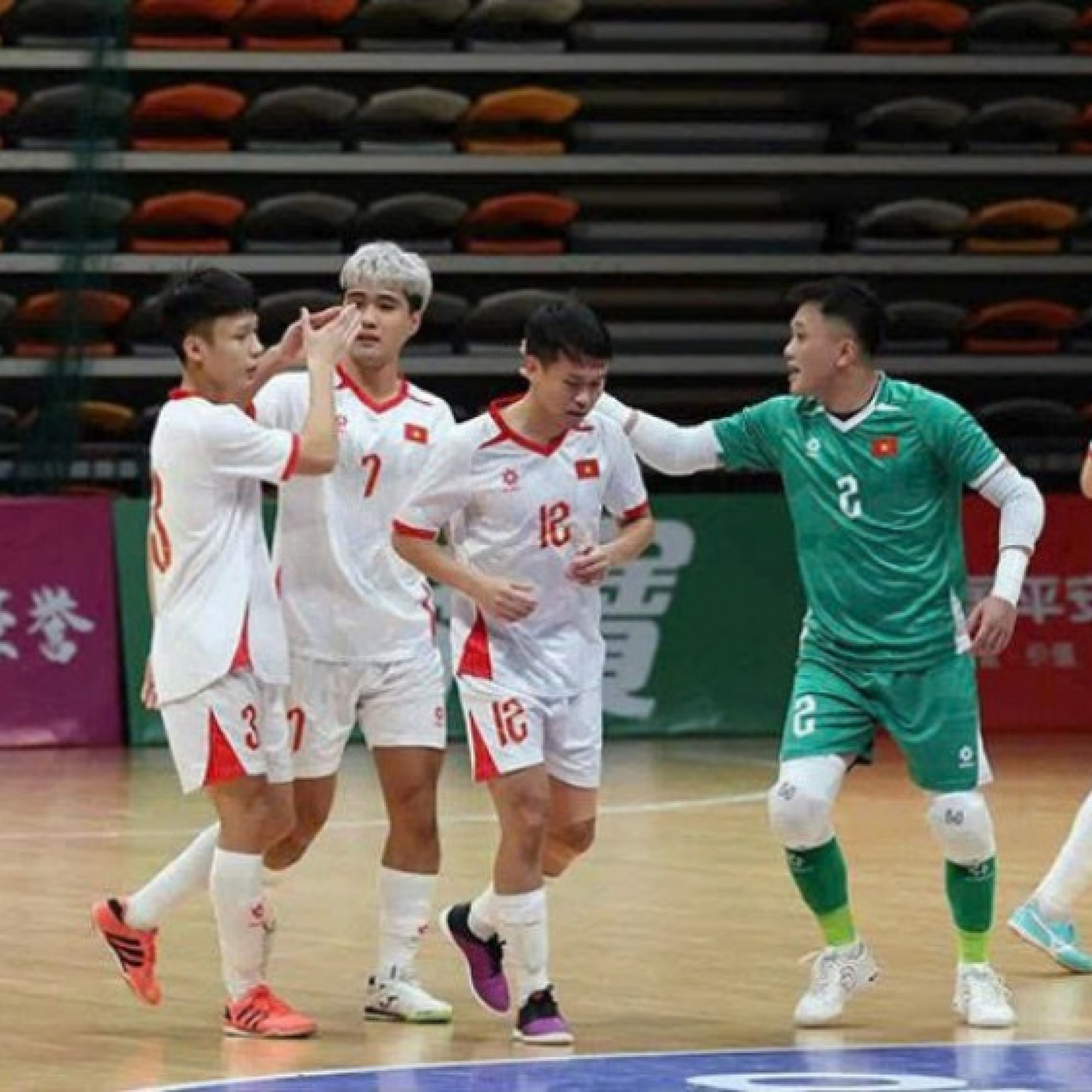  - Video bóng đá futsal Việt Nam - Trung Quốc: Phủ đầu ngỡ ngàng, mãn nhãn 9 bàn  (Vòng loại futsal châu Á)
