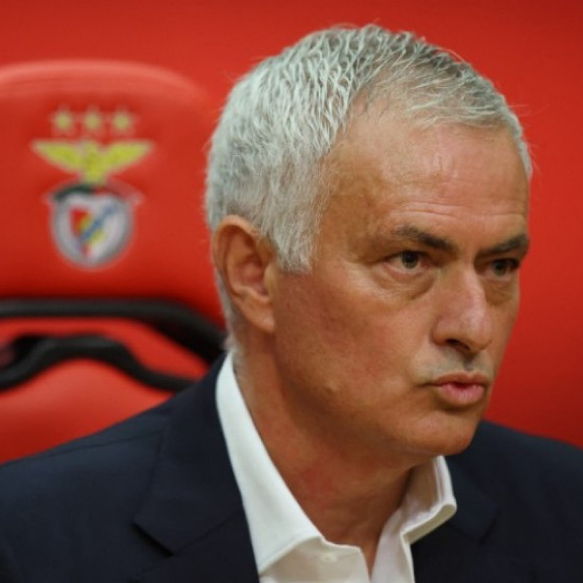  - Mourinho lại phát biểu sốc: "Ở nhà còn kiếm nhiều tiền hơn làm ở Benfica"