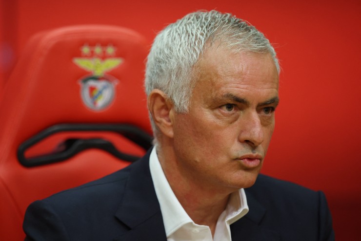 Mourinho lại phát biểu sốc: "Ở nhà còn kiếm nhiều tiền hơn làm ở Benfica" - 1
