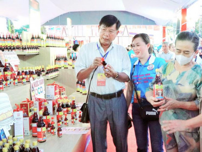 Mua sắm - Diễn đàn OCOP vùng Đồng bằng sông Cửu Long năm 2025 tổ chức tại An Giang