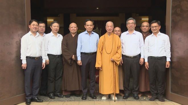 Lãnh đạo TP.HCM thăm, chúc sức khỏe và làm việc với các cơ sở tôn giáo trên địa bàn - 1