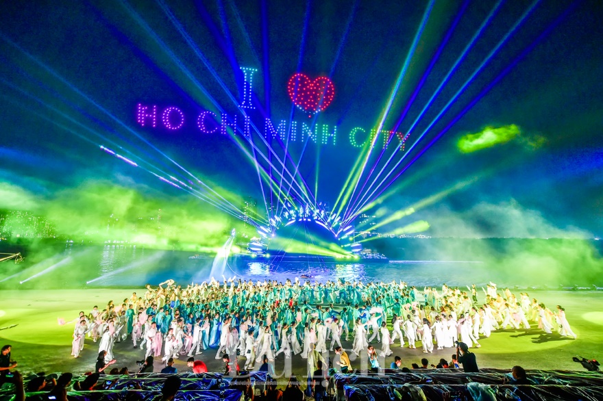 Lễ hội Sông nước TP.HCM 2025: Lần đầu có Signature Show "Nhịp cầu xuyên không" - 1