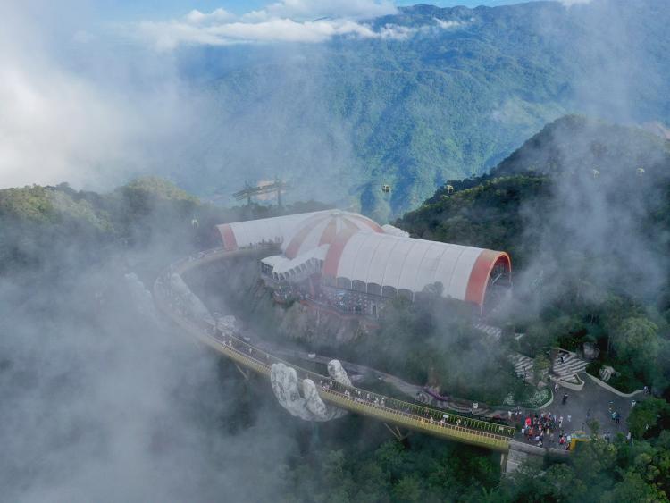 Mùa mây bay huyền ảo trên đỉnh Bà Nà