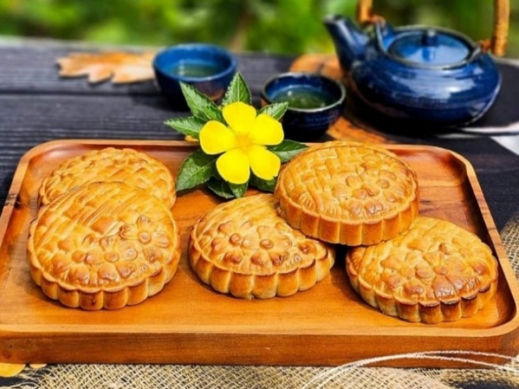 Cách làm bánh trung thu nhân khoai môn trứng muối chà bông dẻo ngon xuất sắc