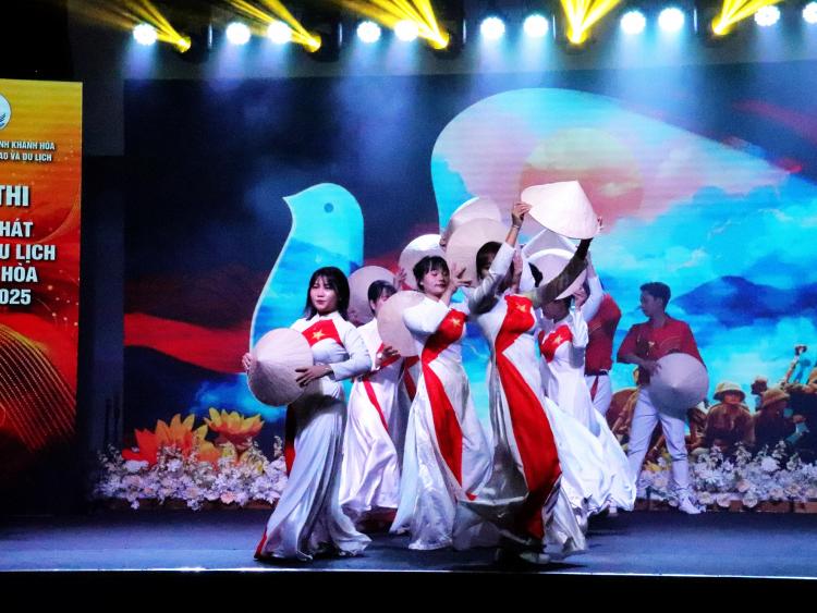 Sôi nổi Hội thi Tiếng hát ngành Du lịch Khánh Hòa năm 2025