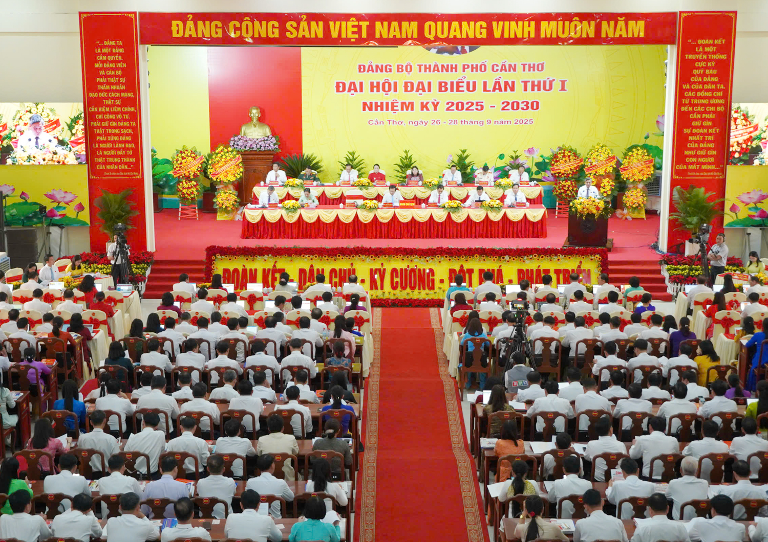 100% đại biểu dự phiên trù bị Đại hội Đảng bộ TP Cần Thơ - 4
