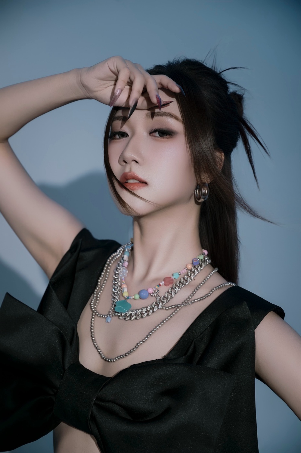 Nữ ca sĩ “Dắt anh về nhà” mời đạo diễn phim AI đầu tiên trên thế giới làm MV - 1