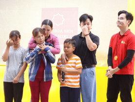  - Đại Nghĩa, Quách Tuấn Du, Phương Trinh Jolie, Wean và Phương Linh xúc động khi ghi hình “Mái ấm gia đình Việt” tại An Giang