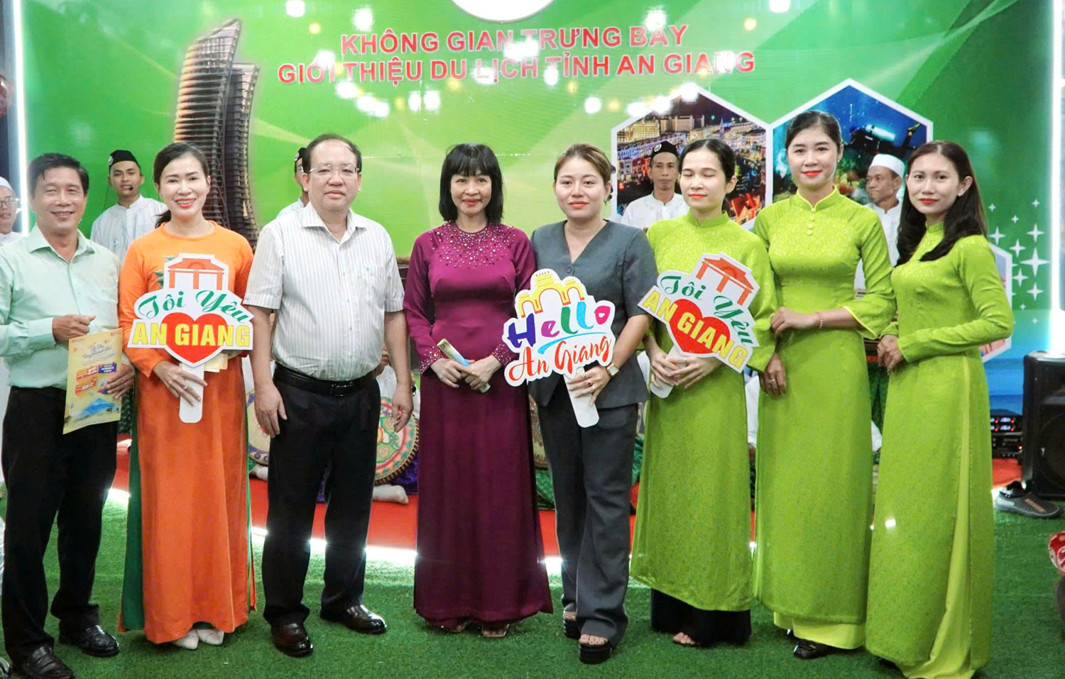 Rộn ràng Ngày hội du lịch, ẩm thực và hội chợ OCOP tại An Giang - 5