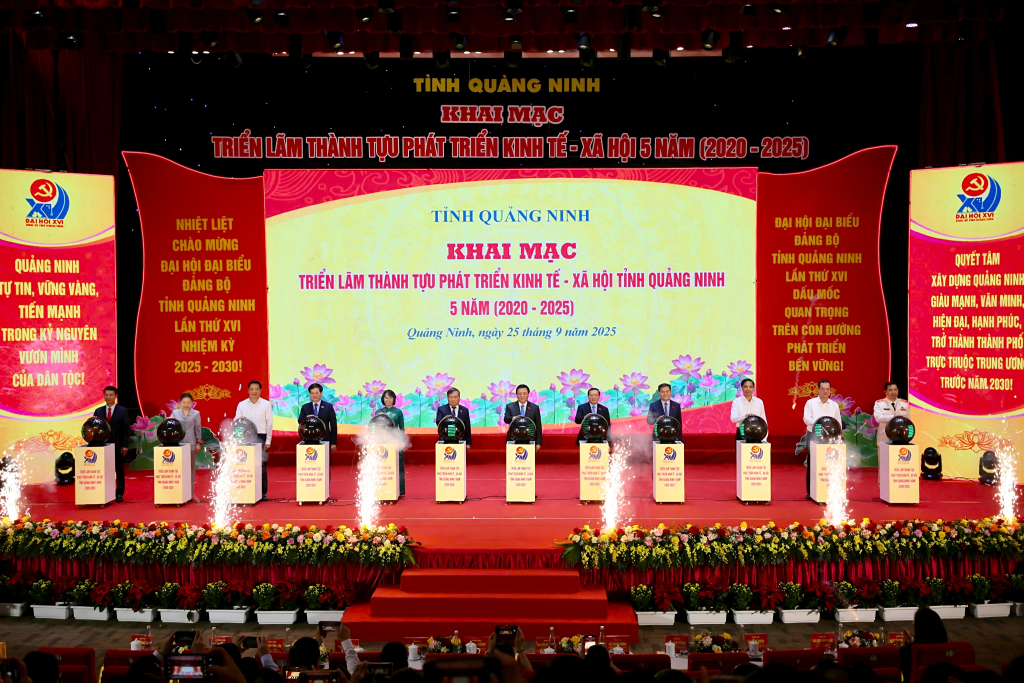 Triển lãm thành tựu phát triển kinh tế - xã hội tỉnh Quảng Ninh 5 năm - 1