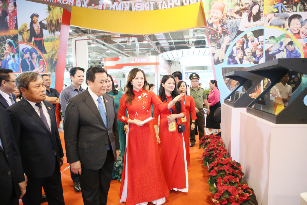 Triển lãm thành tựu phát triển kinh tế - xã hội tỉnh Quảng Ninh 5 năm - 2