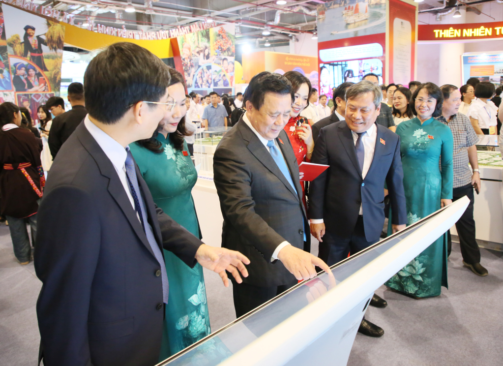 Triển lãm thành tựu phát triển kinh tế - xã hội tỉnh Quảng Ninh 5 năm - 3