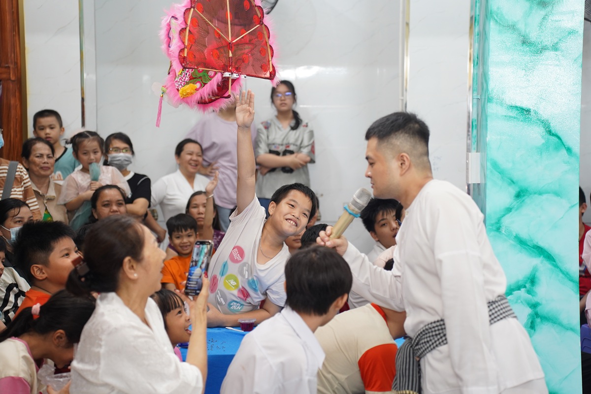 Trung thu yêu thương thắp sáng ước mơ tuổi thơ - 8