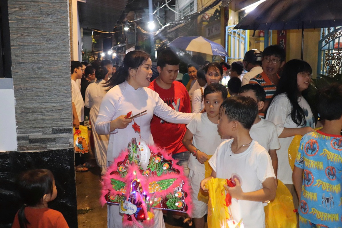 Trung thu yêu thương thắp sáng ước mơ tuổi thơ - 10