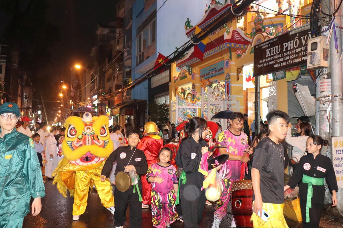 Trung thu yêu thương thắp sáng ước mơ tuổi thơ - 9