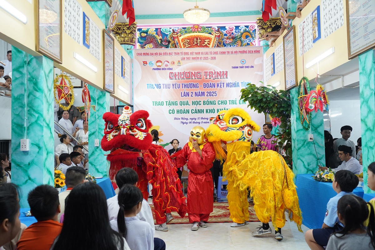 Trung thu yêu thương thắp sáng ước mơ tuổi thơ - 1