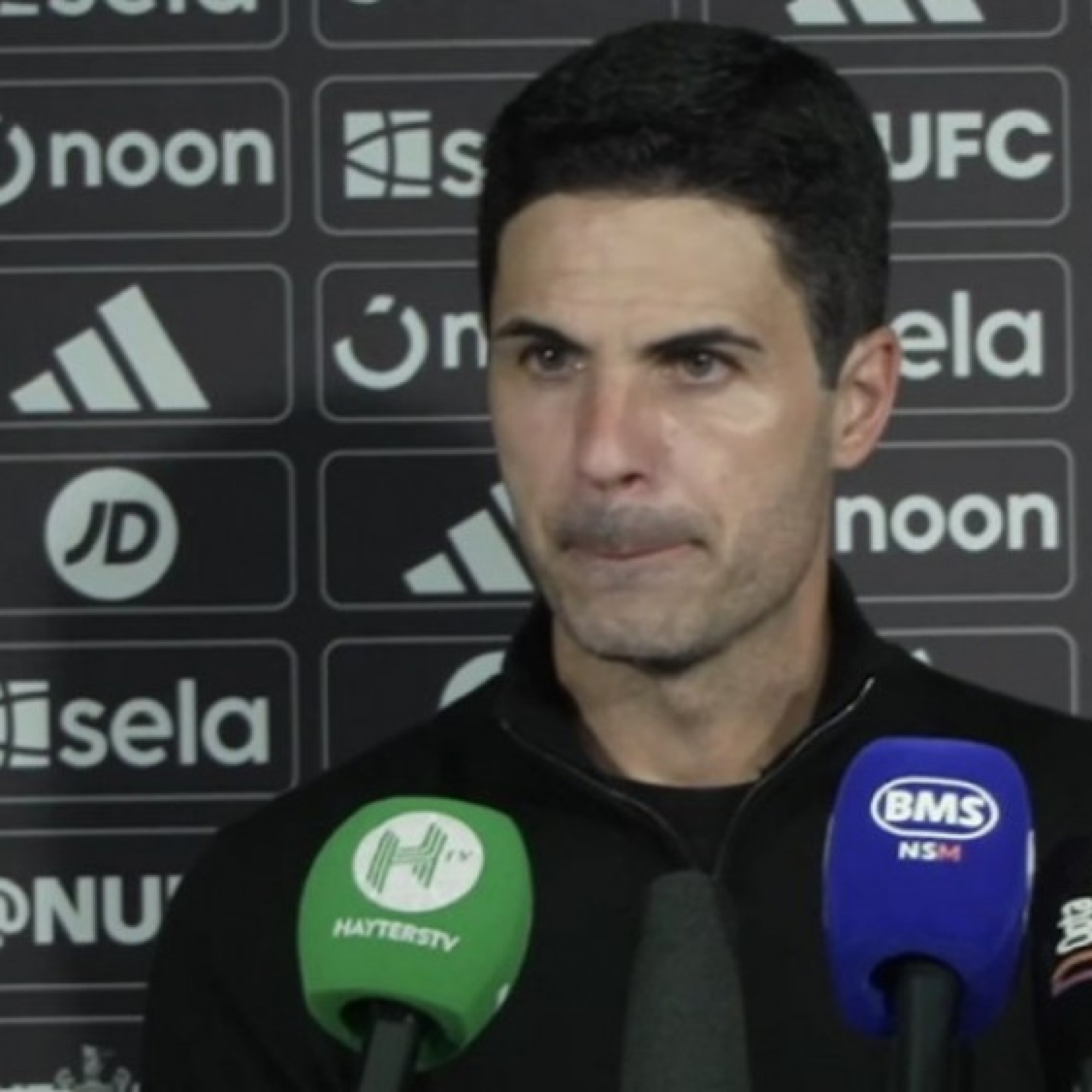 - Arsenal ngược dòng cảm xúc trước Newcastle: Arteta "cạn lời", không quên đòi phạt đền