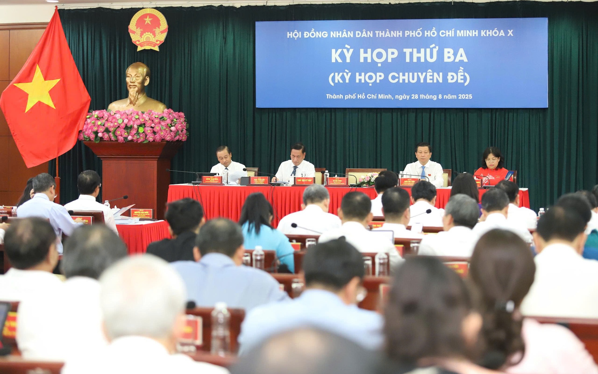 Khai mạc kỳ họp HĐND TP.HCM: Dự kiến thông qua 41 nghị quyết quan trọng - 1