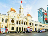 Long trọng đoàn xe hoa diễu hành chào mừng Đại hội Đại biểu Đảng bộ TP.HCM lần thứ I