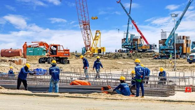 Nhận diện “đầu kéo” giúp TP.HCM cán đích tăng trưởng 2 con số - 2