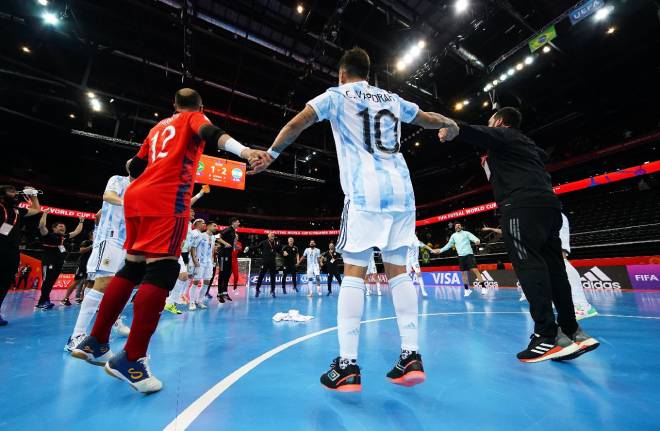 2 anh hào vào chung kết Futsal World Cup: Đồng hương Messi - Ronaldo đối đầu - 1