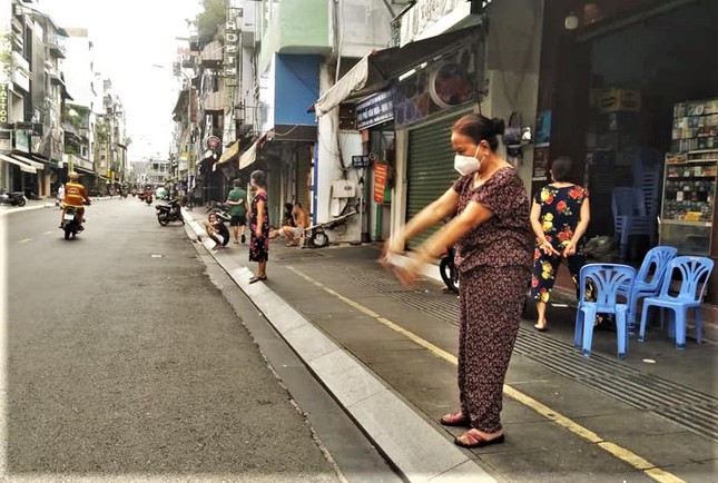 'Phố Tây' tràn ngập niềm vui trong ngày không rào chắn - 2