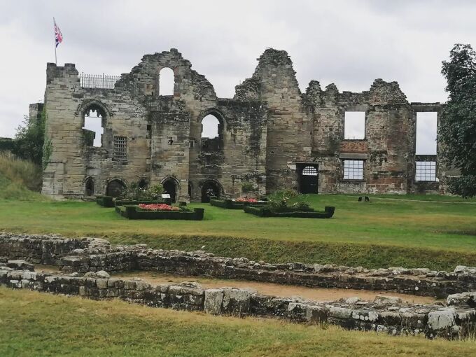 Những lâu đài cổ rùng rợn ở Anh - 5