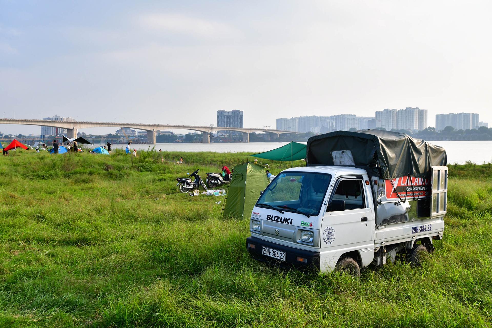 Hàng trăm người dựng trại cuối tuần bên bờ sông Hồng - 6