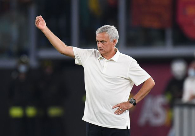 Mourinho giúp AS Roma thăng hoa, mặt cau có đón kỷ lục &#34;vô tiền khoáng hậu&#34; - 2