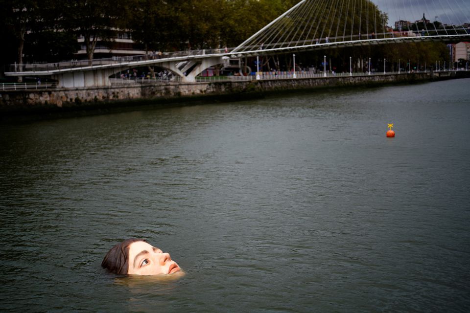 Bức tượng khuôn mặt trên dòng sông ở Tây Ban Nha - 4