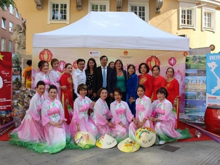Đức: Dấu ấn Việt Nam tại Lễ hội đa văn hóa thành phố Augsburg
